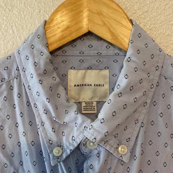 American eagle size medium button up - Picture 2 of 4